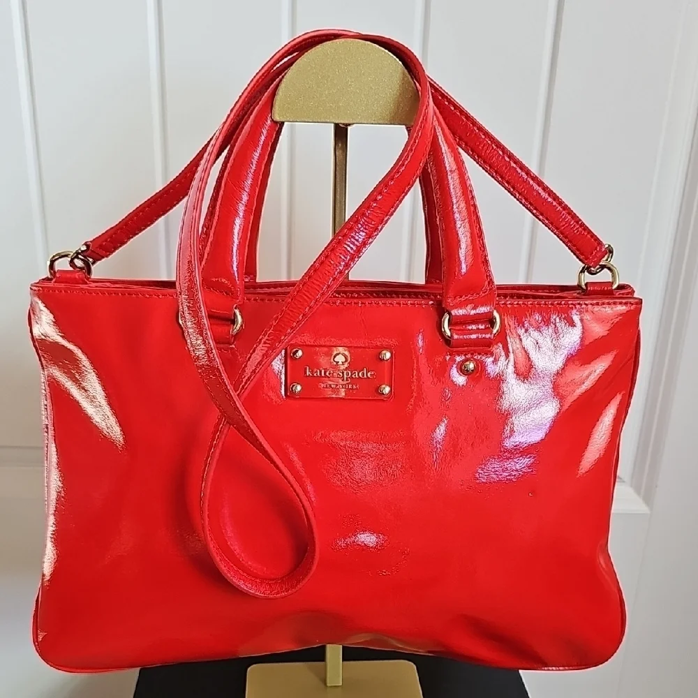 Kate Spade NWOT Fanfare Brette Scarlet Liquid Patent 2-Way Bag  Storybook Lining